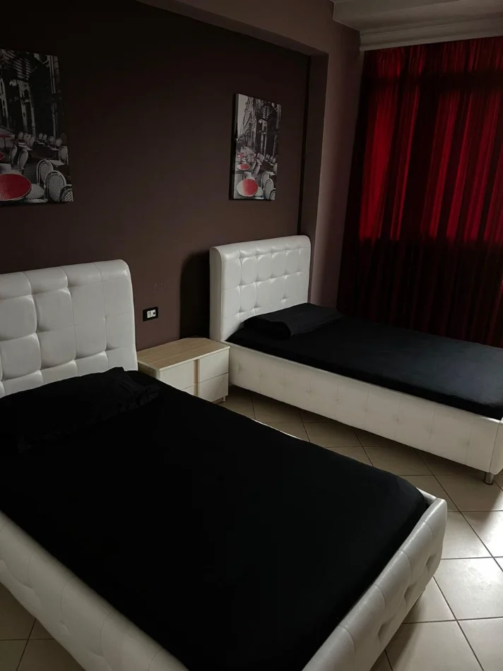 Tirane, jepet me qera apartament 1+1 Kati 2, 65 m² 500 € (KOMUNA E PARISIT)