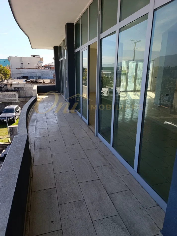 Tirane, jepet me qera ambjent biznesi Kati 1, 230 m² 600 € (KASHAR)