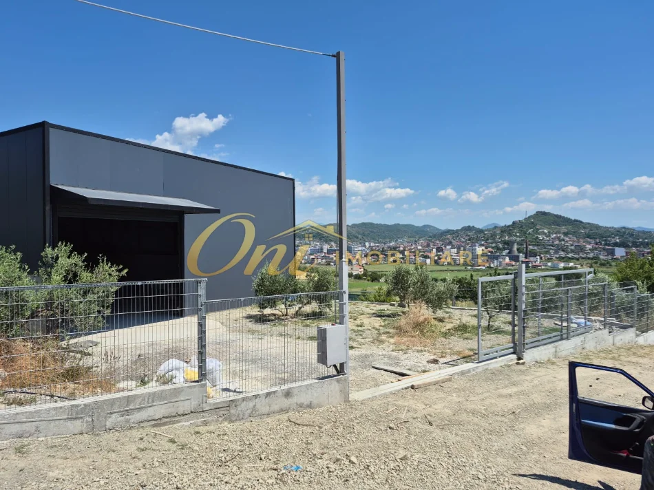 Tirane, jepet me qera ambjent biznesi Kati 0, 235 m² 1.200 € (PRUSH)