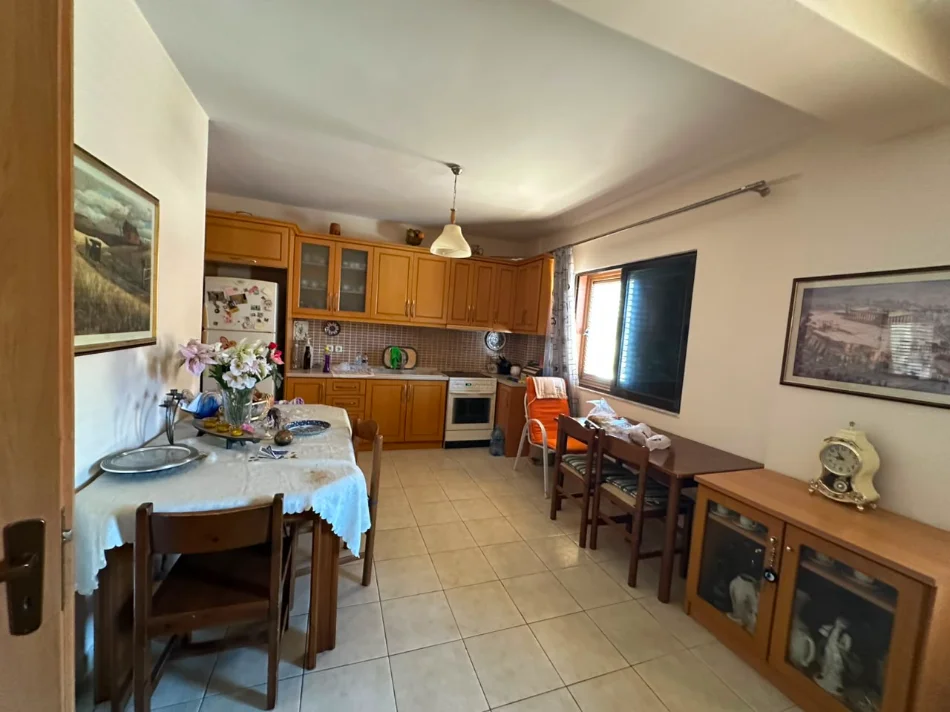Durres, jepet me qera apartament 2+1+Ballkon Kati 3, 115 m² 450 € 