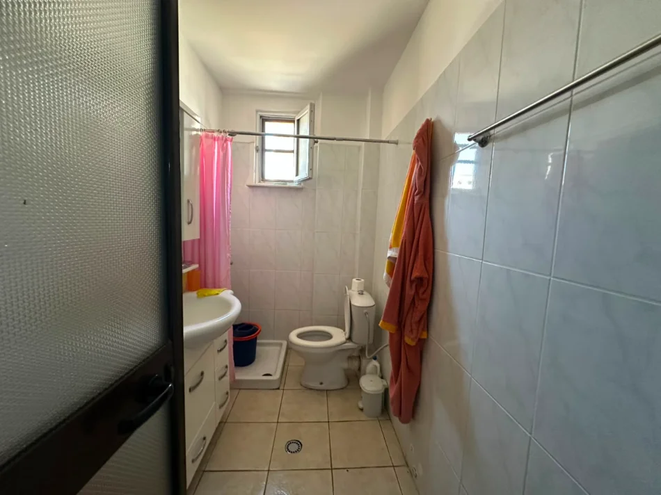Durres, jepet me qera apartament 2+1+Ballkon Kati 3, 115 m² 450 € 