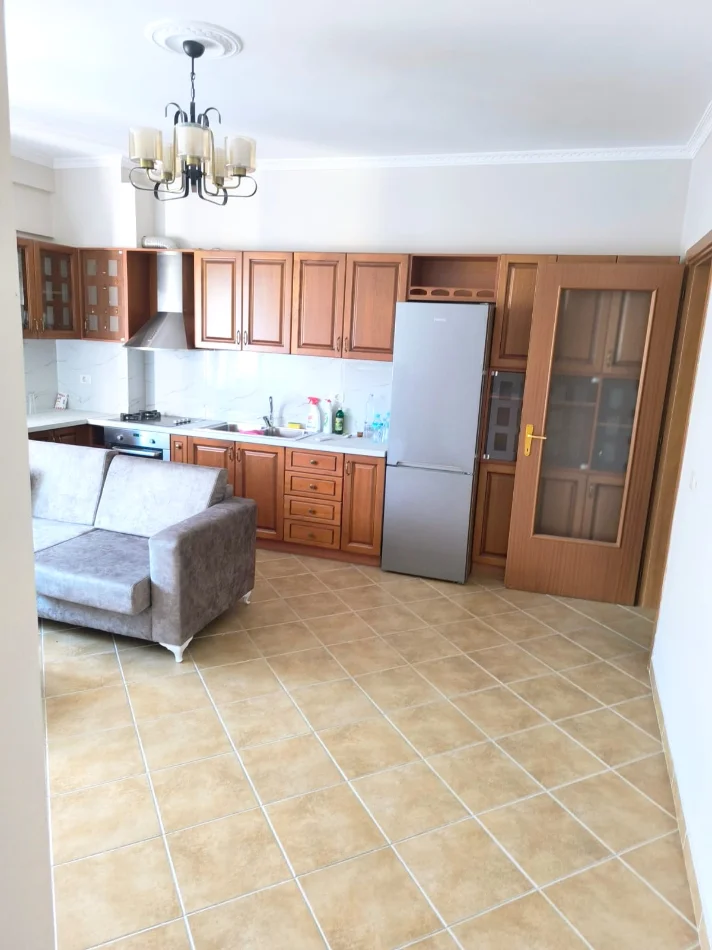 Shitet, Apartament 2+1, Fresku