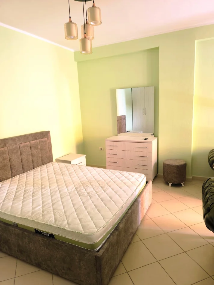 Shitet, Apartament 2+1, Fresku