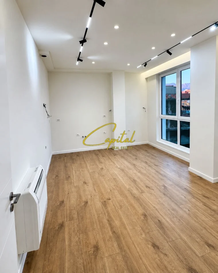 Tirane, jepet me qera zyre Kati 2, 60 m² 850 € (KOMUNA E PARISIT)