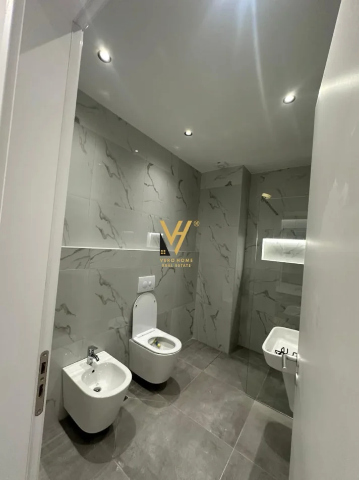 Tirane, jepet me qera apartament 2+1+Ballkon Kati 6, 100 m² 770 € (LAPRAKE)