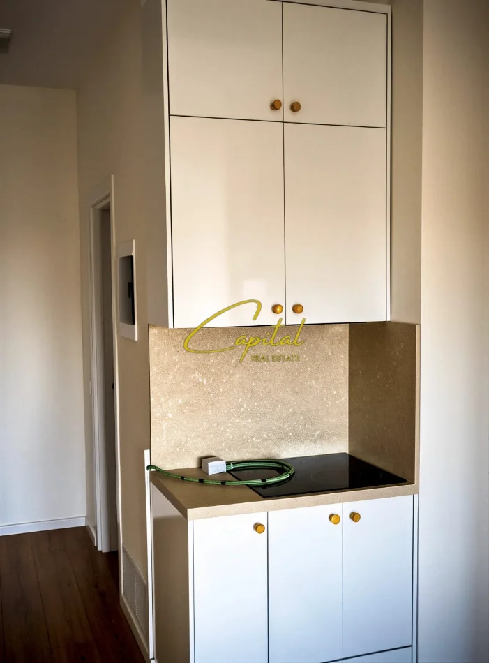 Tirane, jepet me qera zyre Kati 4, 100 m² 900 € (RRUGA E BARRIKADAVE)