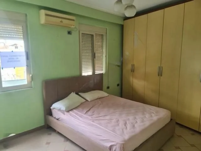 Tirane, jepet me qera apartament 1+1+Ballkon Kati 2, 70 m² 650 € (Rruga e Durresit Blloku i Ambasadave)