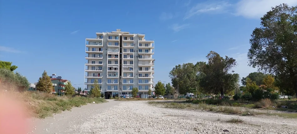 Vlore, Plazh i vjeter, jepet me qira ditore, apartament 1+1+Aneks+Ballkon, Kati 5, 65 m² . 5.000 leke për 24 orë, për muajt korrik-gusht