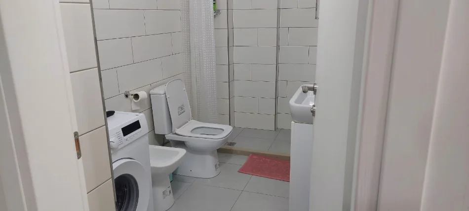 Vlore, Plazh i vjeter, jepet me qira ditore, apartament 1+1+Aneks+Ballkon, Kati 5, 65 m² . 5.000 leke për 24 orë, për muajt korrik-gusht