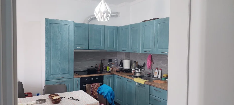 Vlore, Plazh i vjeter, jepet me qira ditore, apartament 1+1+Aneks+Ballkon, Kati 5, 65 m² . 5.000 leke për 24 orë, për muajt korrik-gusht