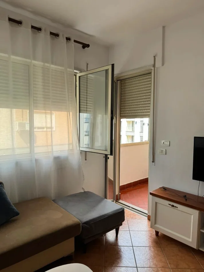 Tirane, jap me qera apartament 1+1 Kati 3, 70 m² 550 € 