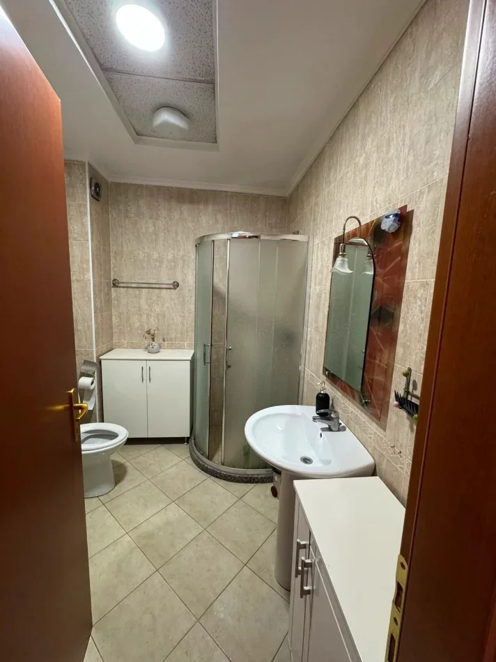 Tirane, jap me qera apartament 1+1 Kati 3, 70 m² 550 € 