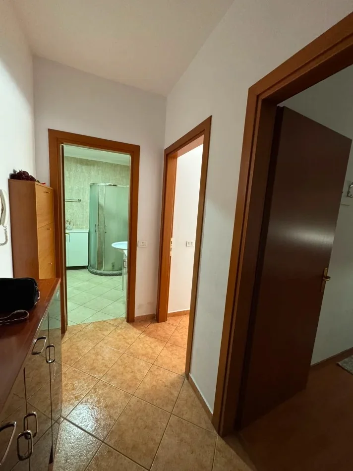 Tirane, jap me qera apartament 1+1 Kati 3, 70 m² 550 € 