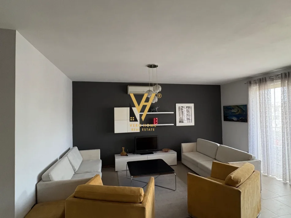 Tirane, jepet me qera apartament 2+1+Ballkon Kati 5, 78 m² 670 € (RRUGA PETRO NINI LUARASI)