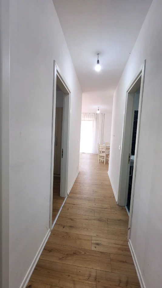 Tirane, jepet me qera apartament 1+1+Ballkon Kati 2, 100 m² 600 € (Don Bosko, përballë Gjykatës)