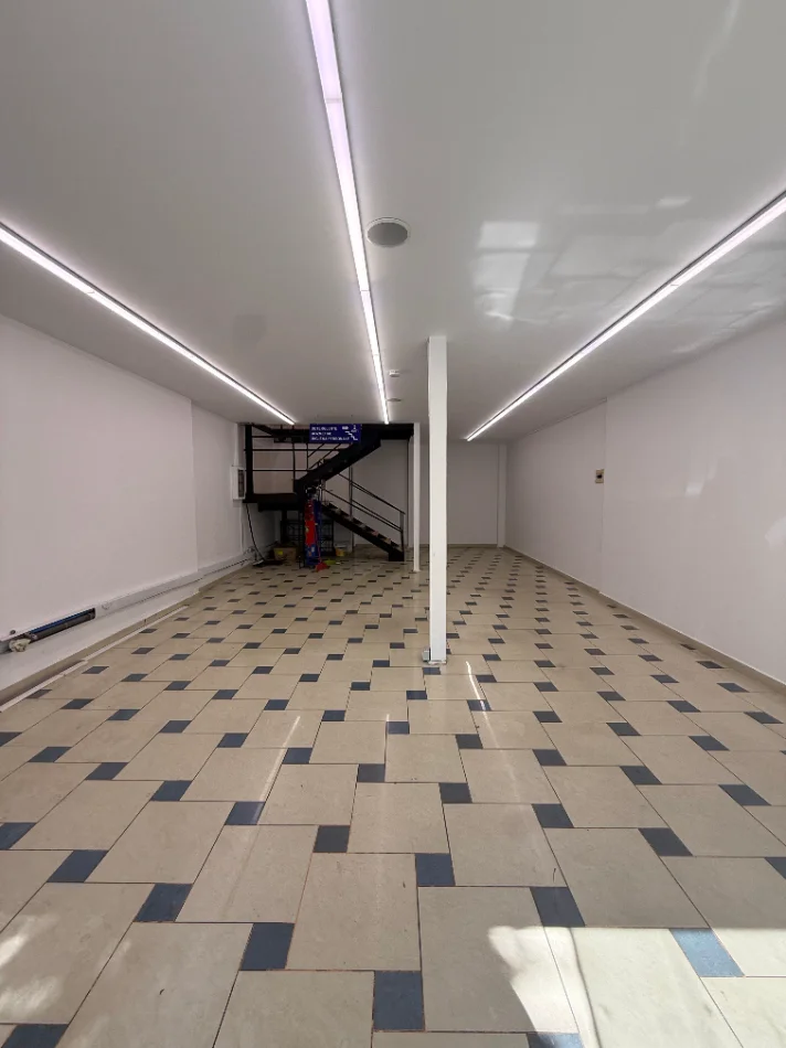 Tirane, jepet me qera ambjent biznesi Kati 0, 134 m² 150.000 LEKE (RRUGA ISLAM ALLA, PRANE MYSLYM SHYRIT)