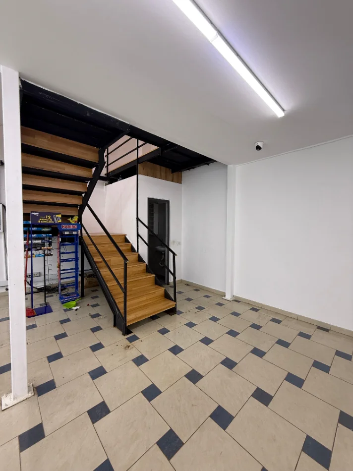 Tirane, jepet me qera ambjent biznesi Kati 0, 134 m² 150.000 LEKE (RRUGA ISLAM ALLA, PRANE MYSLYM SHYRIT)