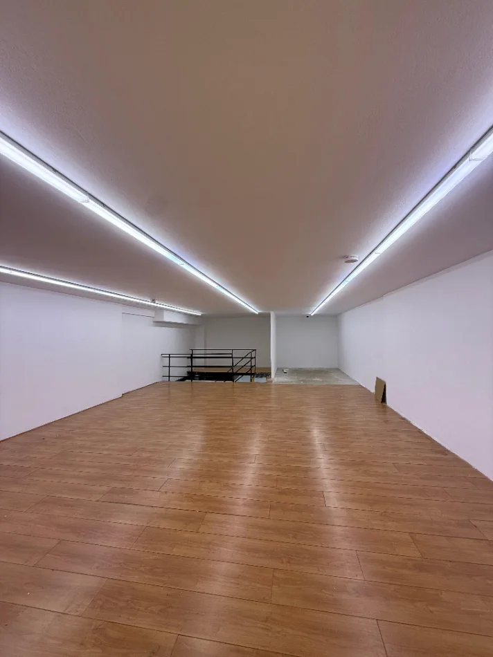 Tirane, jepet me qera ambjent biznesi Kati 0, 134 m² 150.000 LEKE (RRUGA ISLAM ALLA, PRANE MYSLYM SHYRIT)
