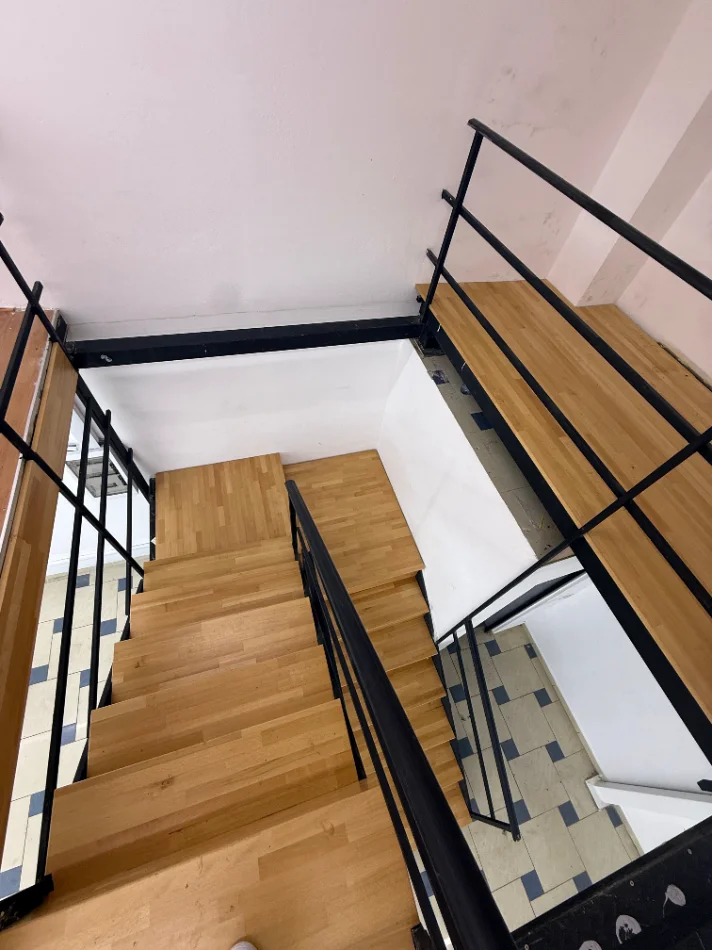 Tirane, jepet me qera ambjent biznesi Kati 0, 134 m² 150.000 LEKE (RRUGA ISLAM ALLA, PRANE MYSLYM SHYRIT)