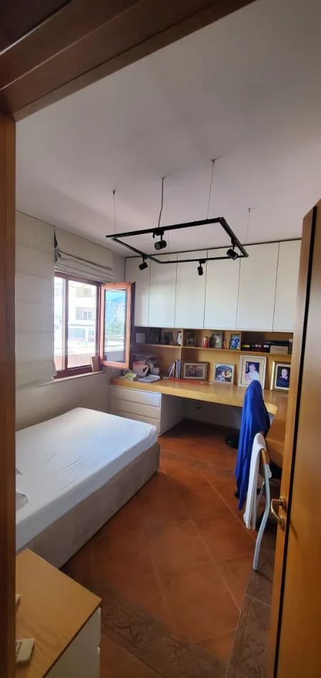 Tirane, shitet apartament 2+1+Ballkon Kati 6, 120 m² 300.000 € 