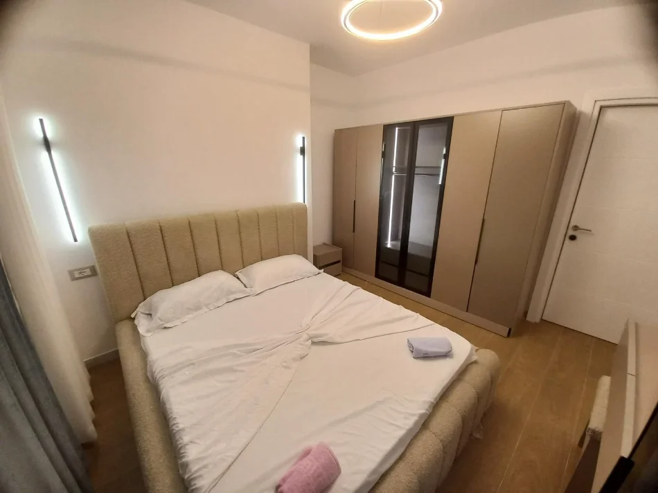 Tirane, jepet me qera apartament 2+1 Kati 2, 100 m² 550 € (FRESK)