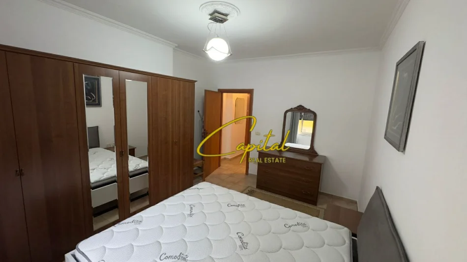 Tirane, jepet me qera apartament 1+1 Kati 3, 70 m² 650 € (QENDER)