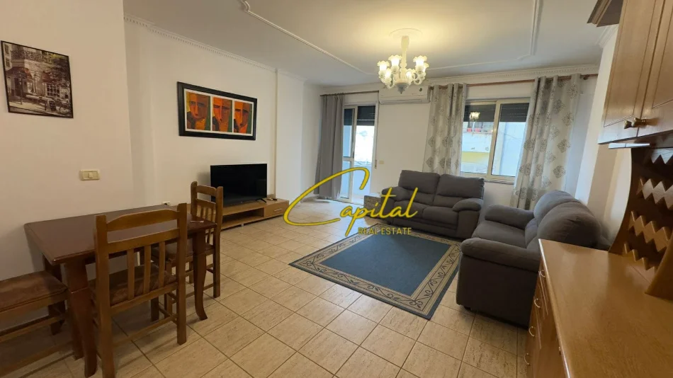 Tirane, jepet me qera apartament 1+1 Kati 3, 70 m² 650 € (QENDER)