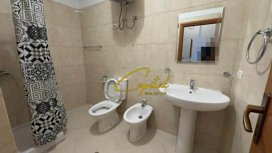 Tirane, jepet me qera apartament 1+1 Kati 3, 70 m² 650 € (QENDER)
