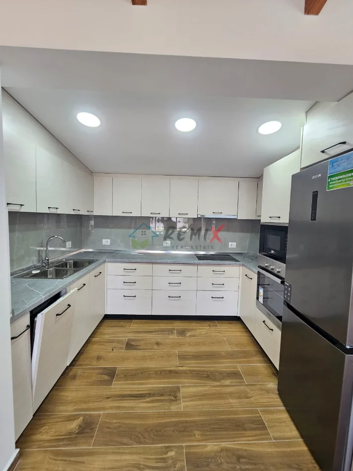 Durres, jepet me qera apartament 2+1+Ballkon Kati 2, 100 m² 600 € (Durres 2 Gjelat)