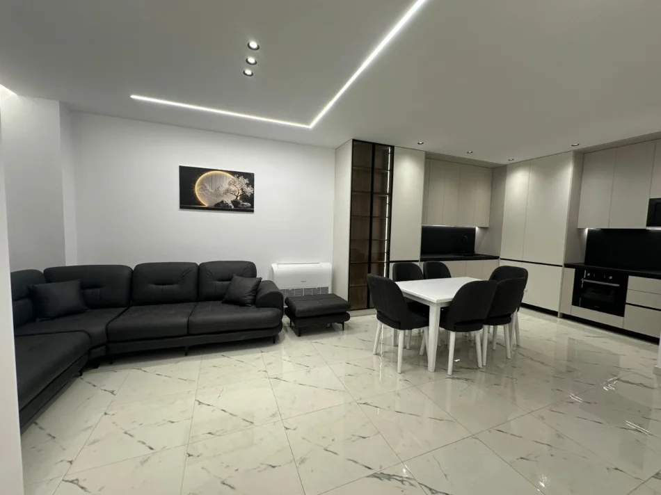 Tirane, jap me qera apartament 2+1 , 100 m² 750 € 