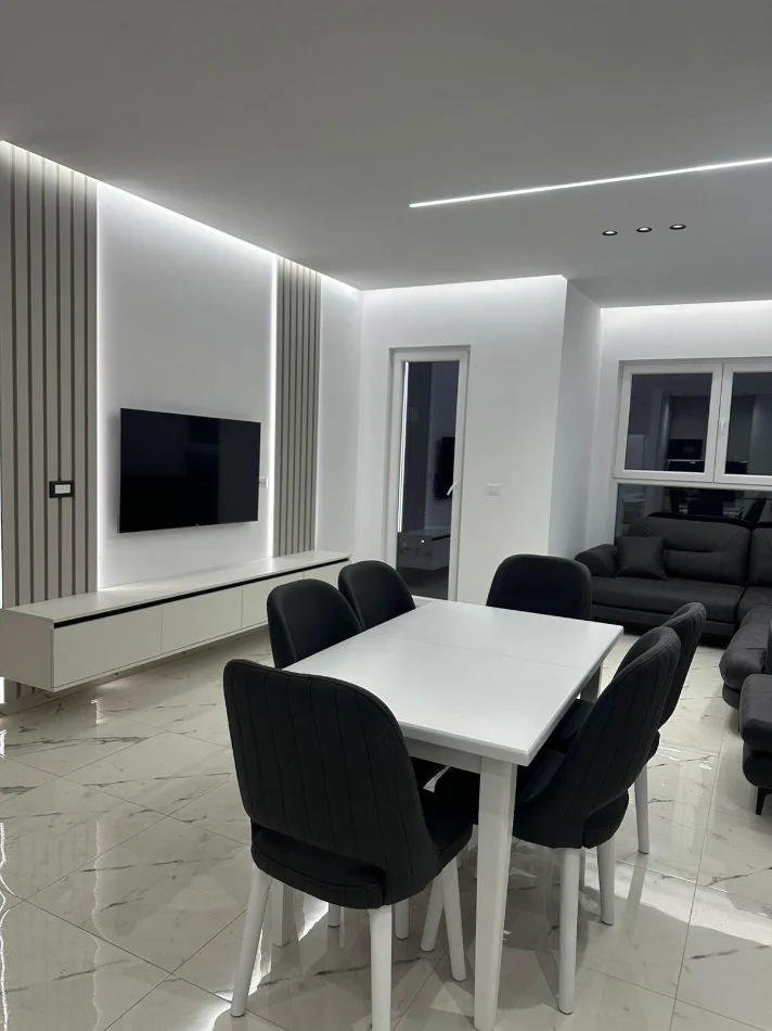 Tirane, jap me qera apartament 2+1 , 100 m² 750 € 