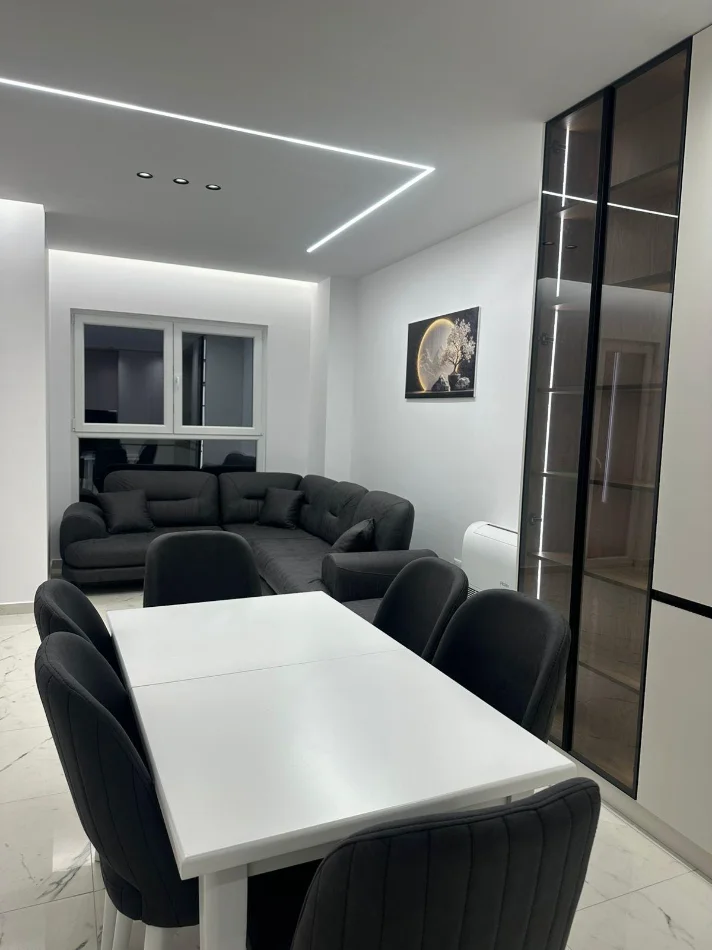 Tirane, jap me qera apartament 2+1 , 100 m² 750 € 
