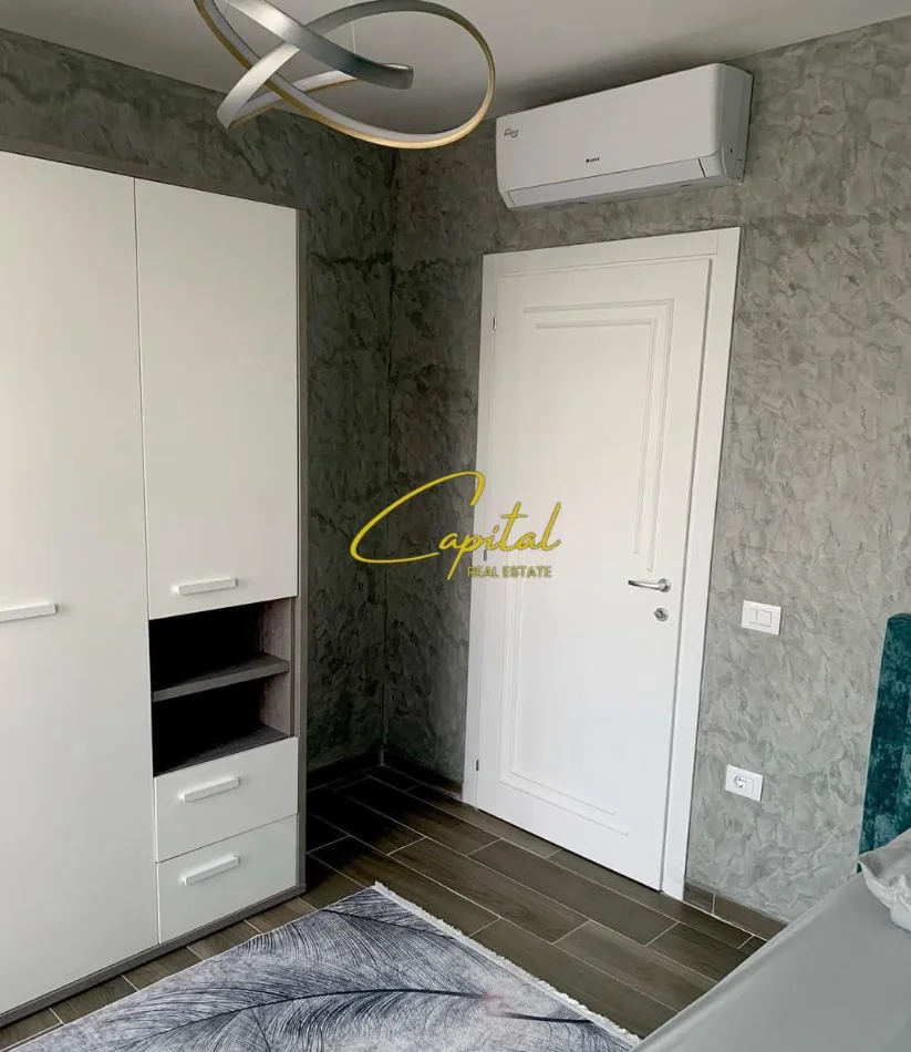 Tirane, jepet me qera apartament 3+1 Kati 9, 120 m² 1.000 € (RRUGA E DIBRES)