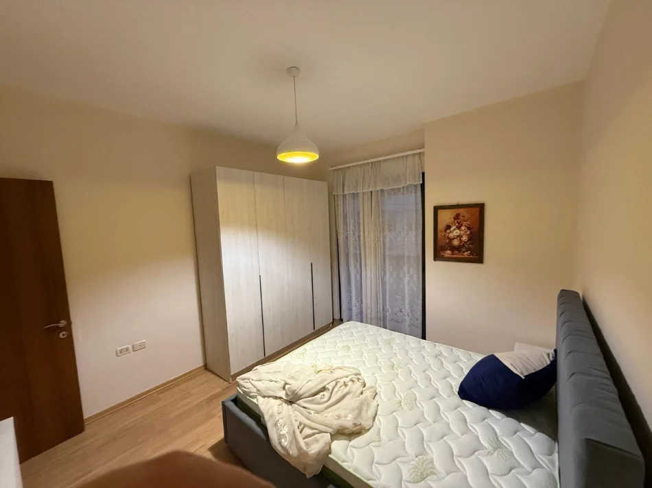 Tirane, jap me qera apartament 2+1 , 104 m² 55 €