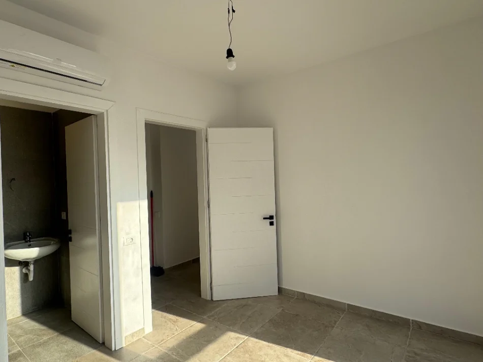 Tirane, jepet me qera ambjent biznesi Kati 1, 90 m² 