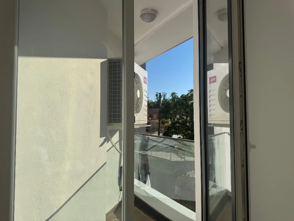 Tirane, jepet me qera ambjent biznesi Kati 1, 90 m² 