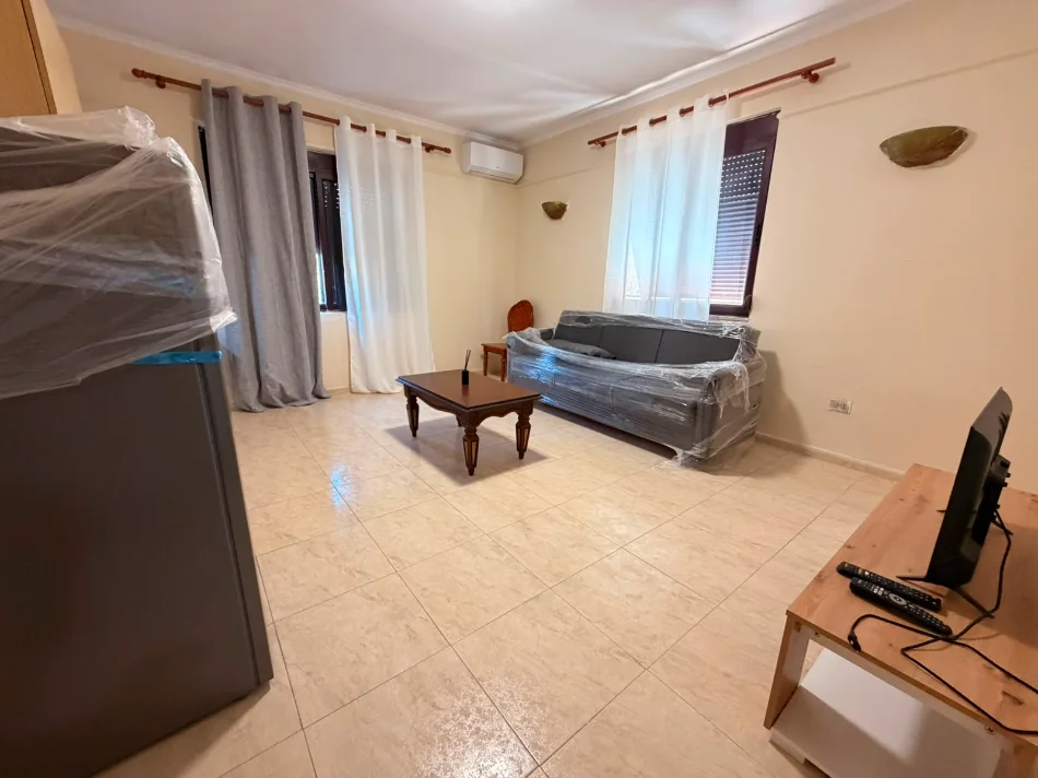 Tirane, jap me qera apartament 1+1 Kati 3, 60 m² 450 € 
