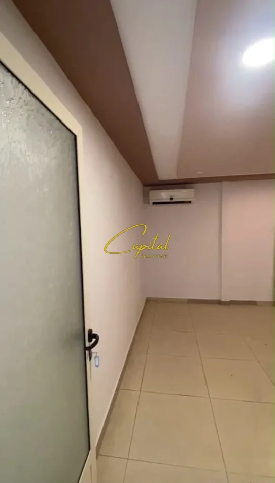Tirane, jepet me qera dyqan Kati 0, 130 m² 1.000 € (21 DHJETORI)