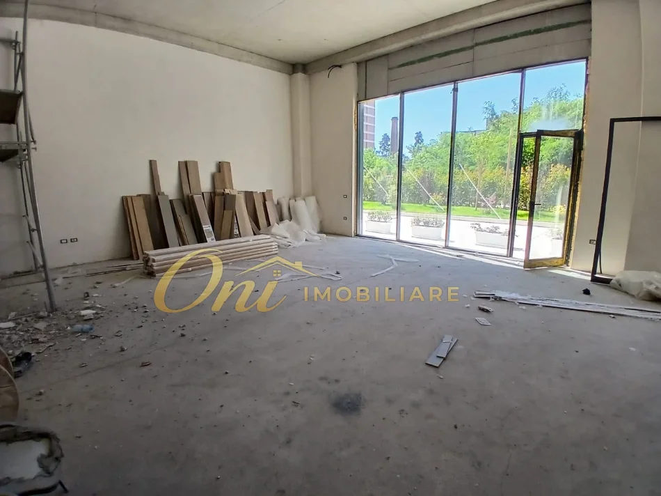 Tirane, jepet me qera dyqan Kati 0, 90 m² 900 € (DON BOSKO)