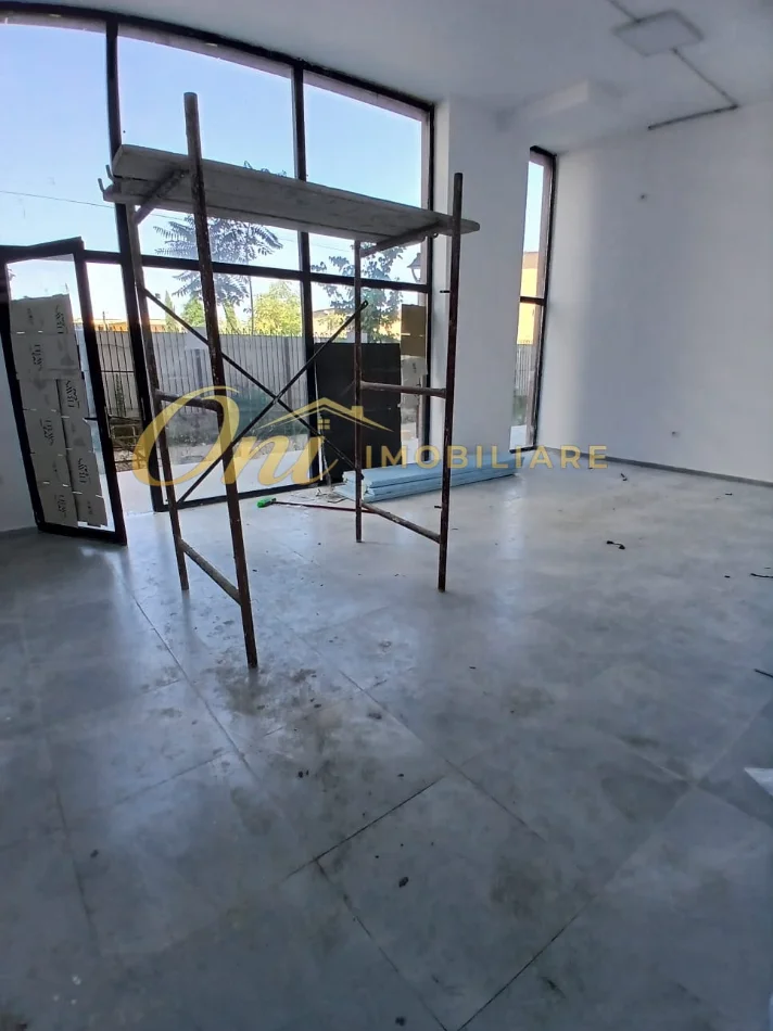 Tirane, jepet me qera dyqan Kati 0, 50 m² 500 € (DON BOSKO)