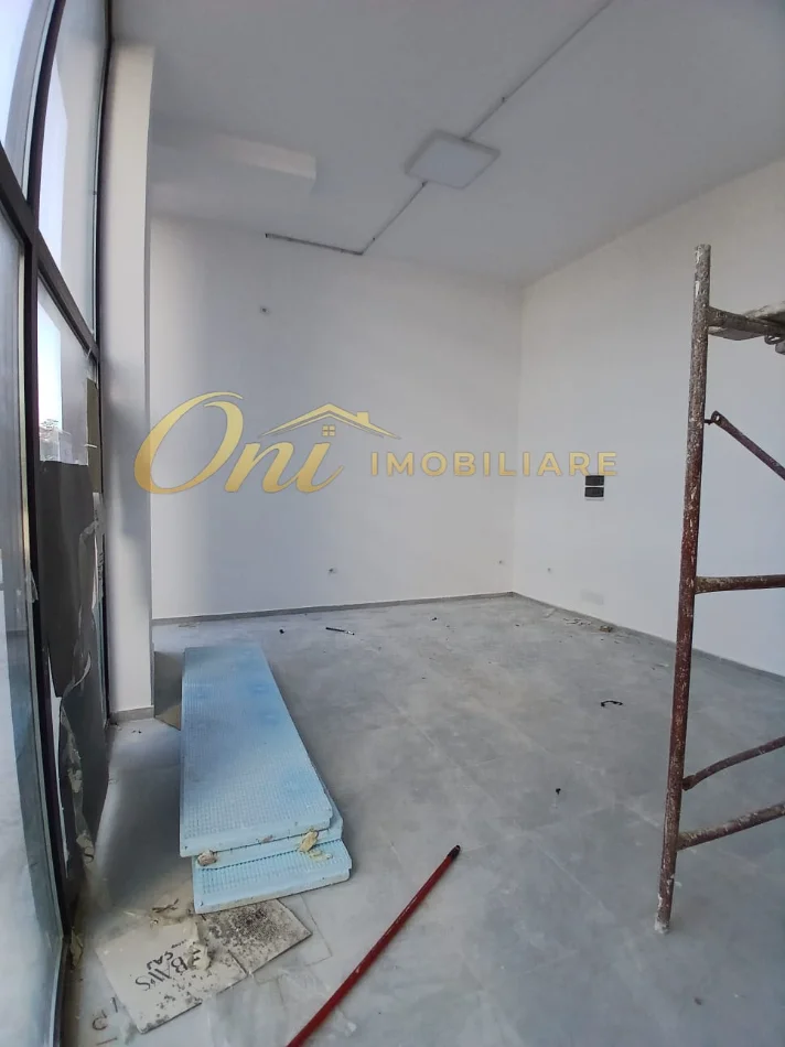 Tirane, jepet me qera dyqan Kati 0, 50 m² 500 € (DON BOSKO)
