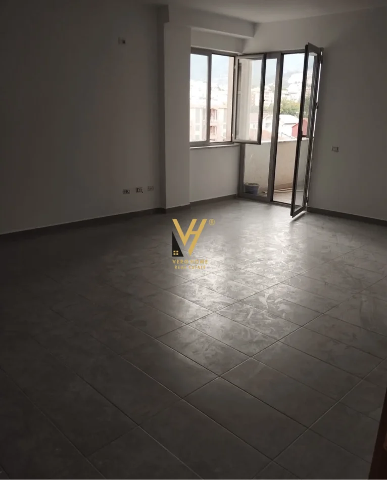 Tirane, jepet me qera zyre Kati 2, 80 m² 520 € (KINOSTUDIO)