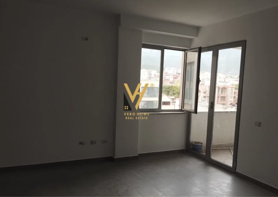 Tirane, jepet me qera zyre Kati 2, 80 m² 520 € (KINOSTUDIO)