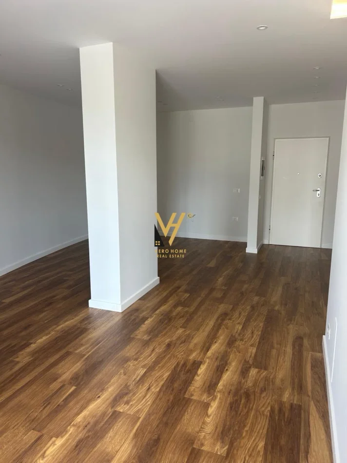 Tirane, jepet me qera zyre Kati 4, 116 m² 1.700 € (KOMPLEKSI OLIMPIK ,KOMUNA E PARISIT)