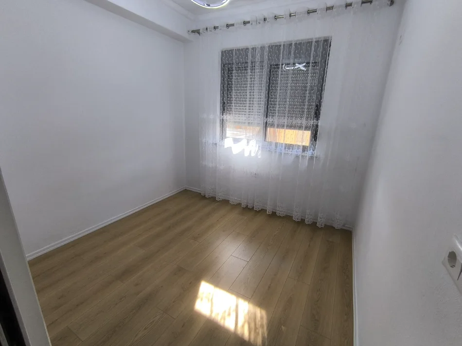 Tirane, shitet apartament 1+1 Kati 2, 35 m² 70.000 € (Restorant Fresku Fresk)