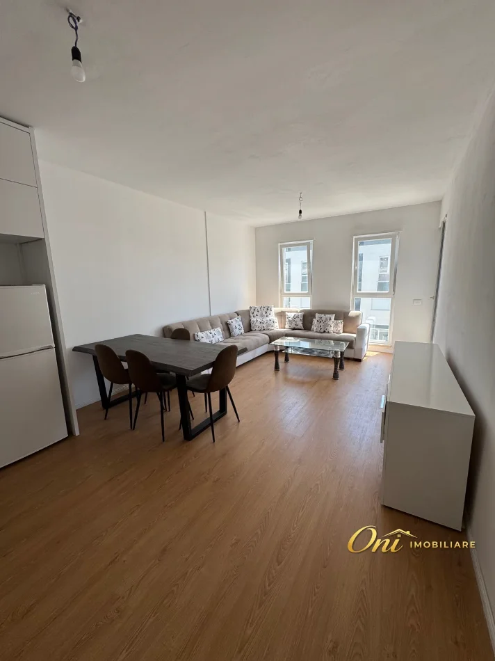 Tirane, jepet me qera apartament 2+1 Kati 7, 100 m² 450 € (UNIVERS CITY)