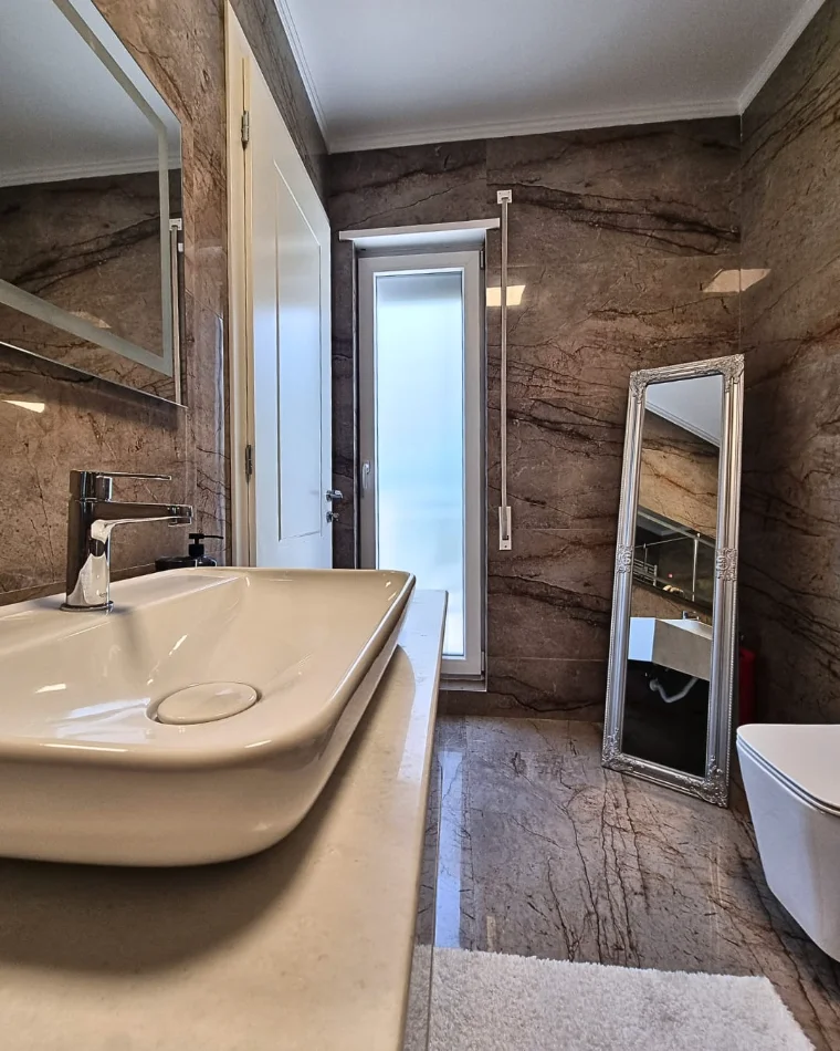 Shqiperi, jepet me qera Vile 5+1+Aneks+Ballkon Kati 4, 221 m² 3.000 € 