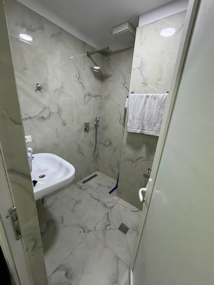 Tirane, jepet me qera apartament 1+1 Kati 1, 63 m² 370 € (vilat gjermane)