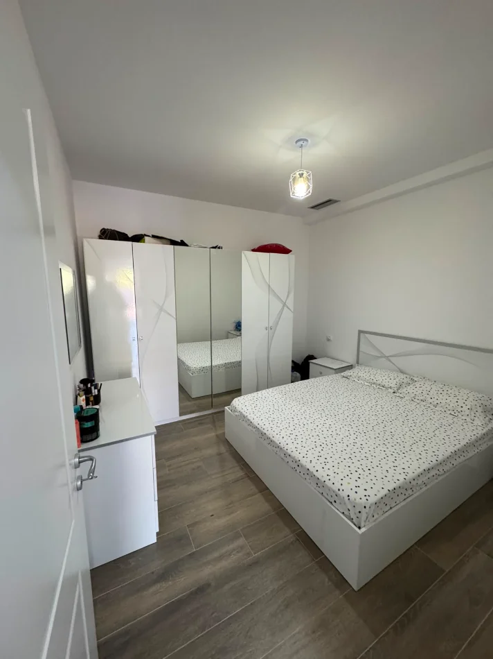 Tirane, jepet me qera apartament 1+1 Kati 1, 63 m² 370 € (vilat gjermane)