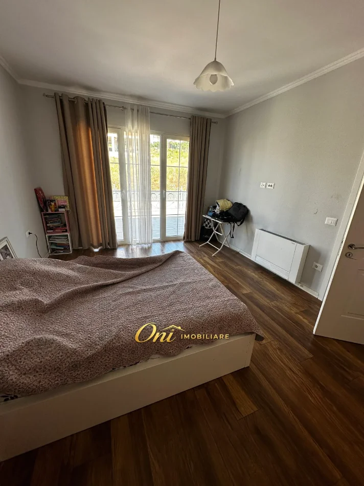 Tirane, jepet me qera Vile Vile 3 Katshe , 1.000 m² 8.000 € (SAUK)